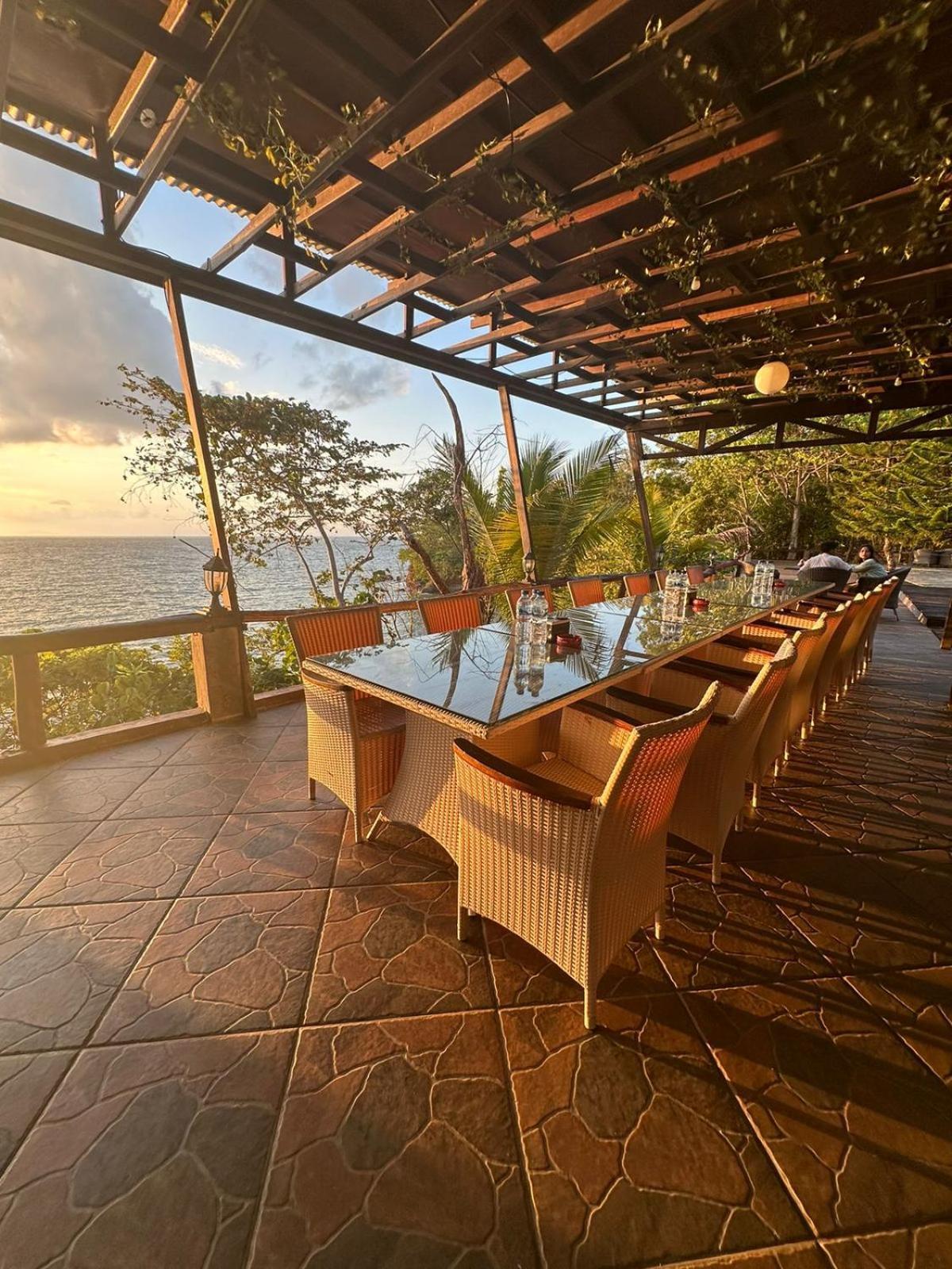 Kasuari Valley Beach Resort Sorong Ngoại thất bức ảnh